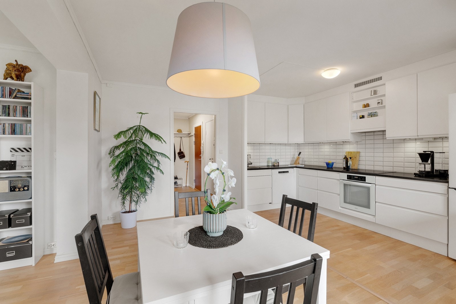 Her er det god plass til å innrede med sittegruppe i tilknytning til kjøkkenet. Galleribilde