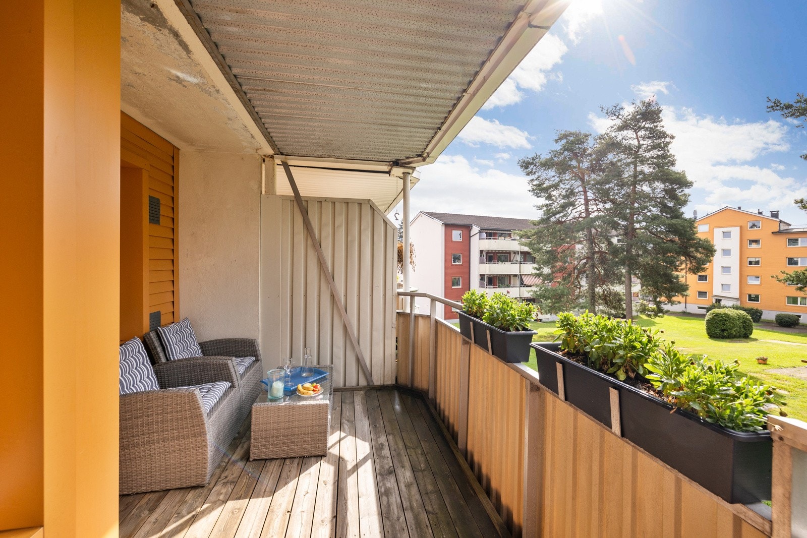 En lys og koselig 3-roms leilighet med egen balkong på 9 kvm og nærhet til marka. Galleribilde