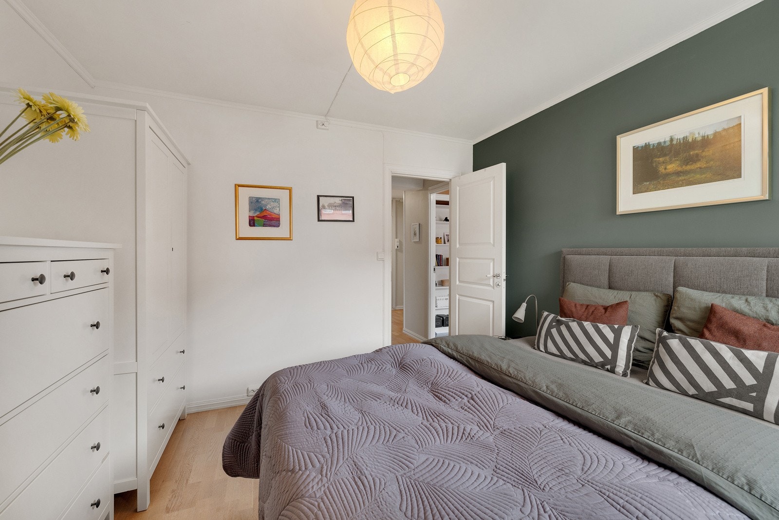 Soverommet har direkte tilkomst fra gangen. Galleribilde