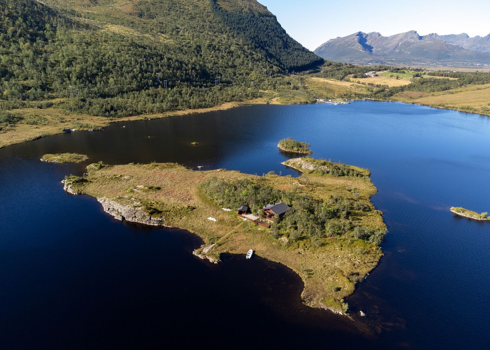 Holmen i Alsvågvannet! Galleribilde