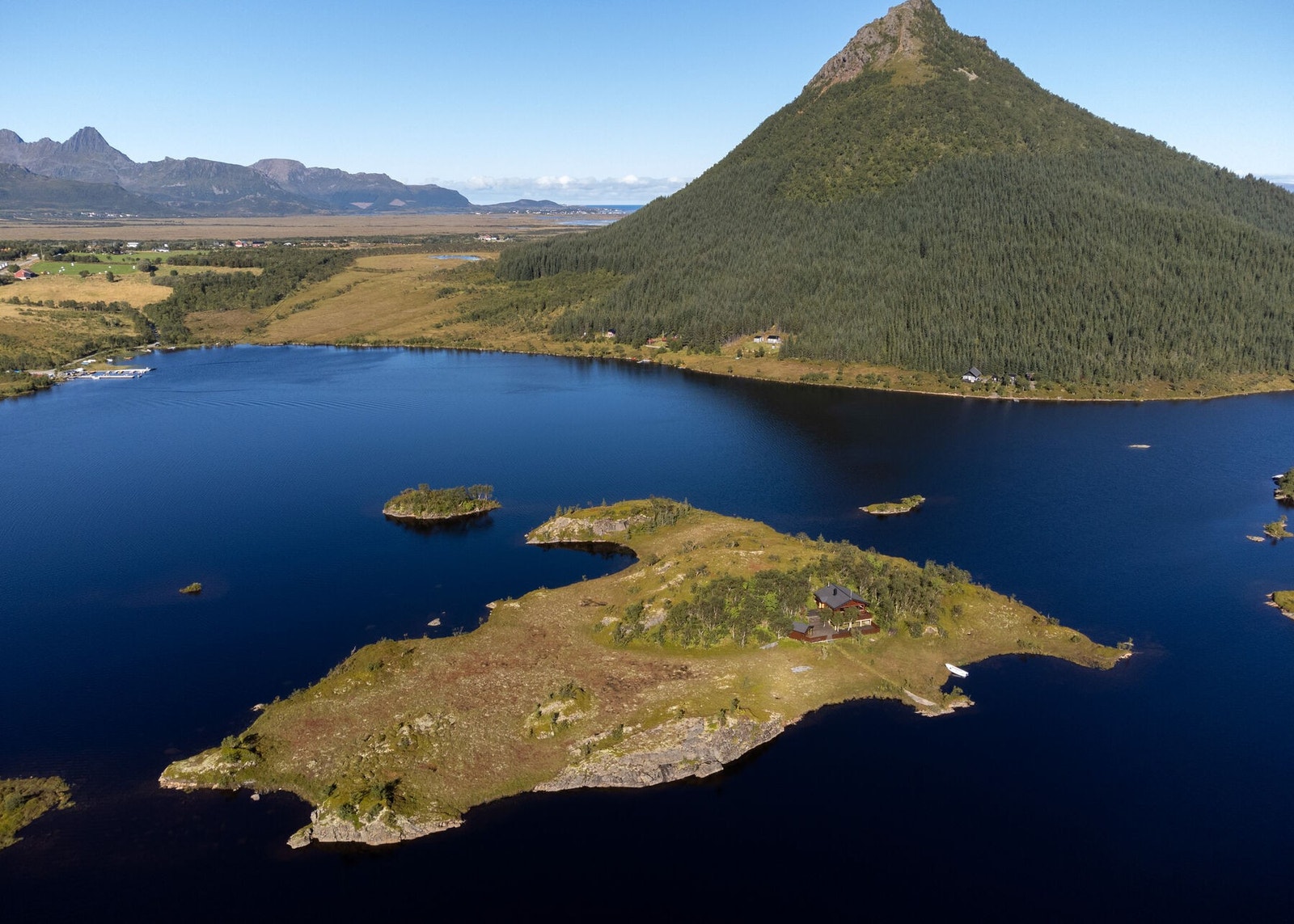 Hytta ligger idyllisk til. Velkommen på visning! Galleribilde