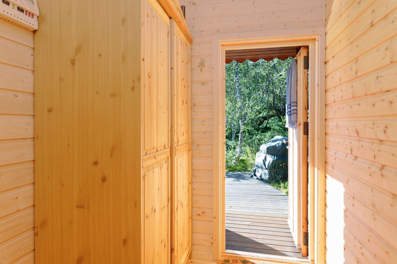 Entré med garderobeskap Galleribilde