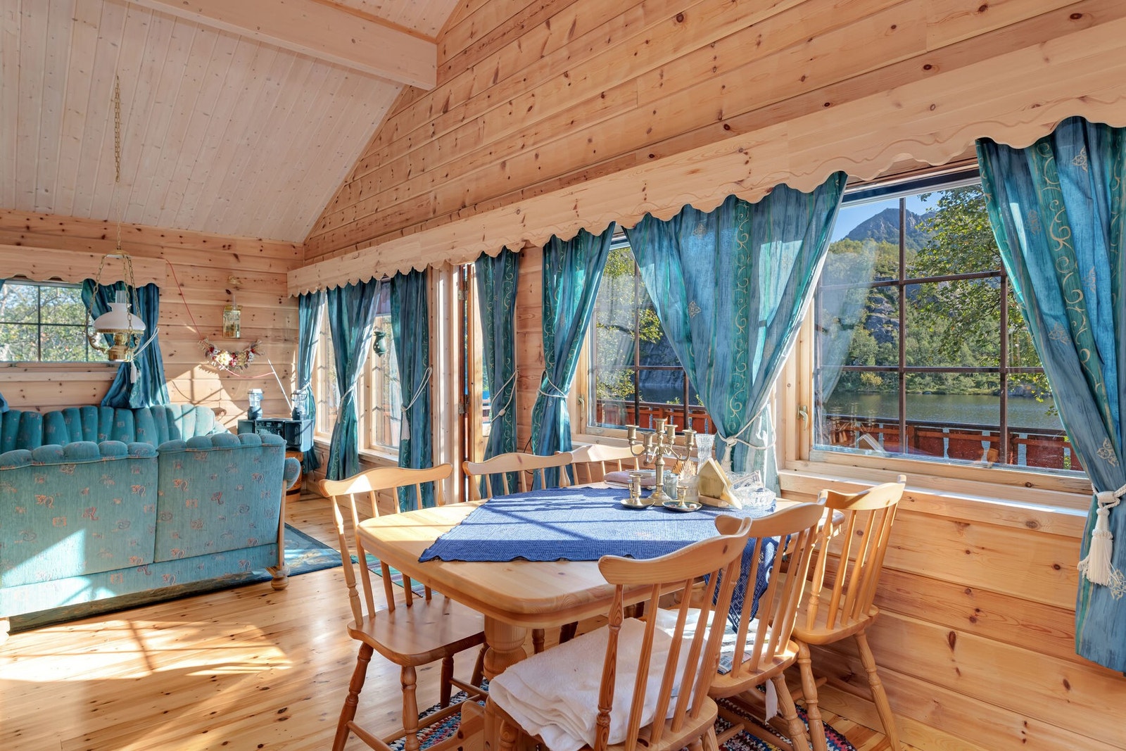 Gode møbleringsmuligheter i stuen Galleribilde