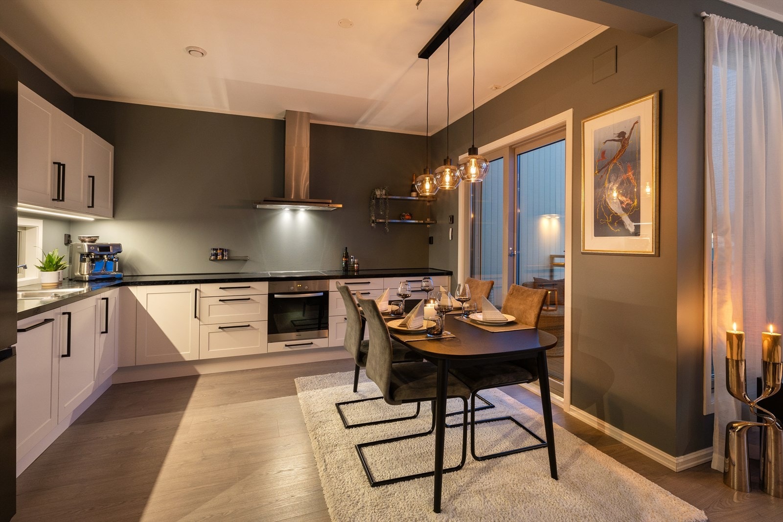 Fra kjøkkenet er det utgang til balkong Galleribilde