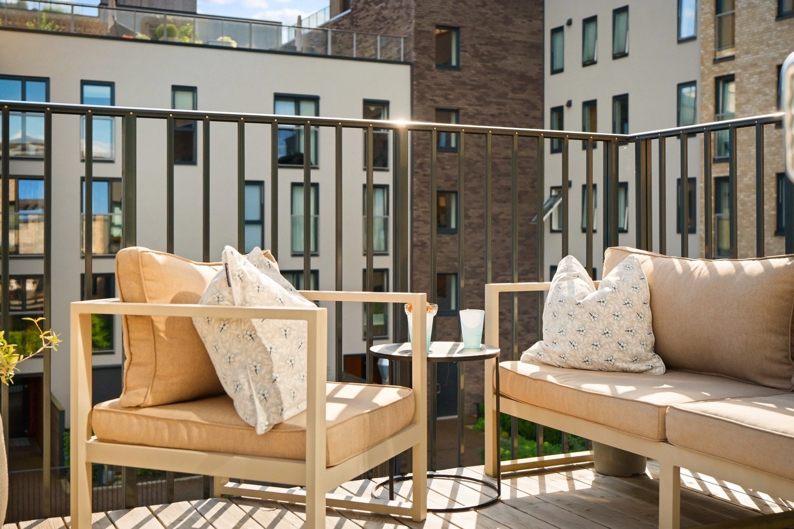 Plass til utemøblement, beplantning og grill (tillatt med EL- eller gassgrill. Galleribilde