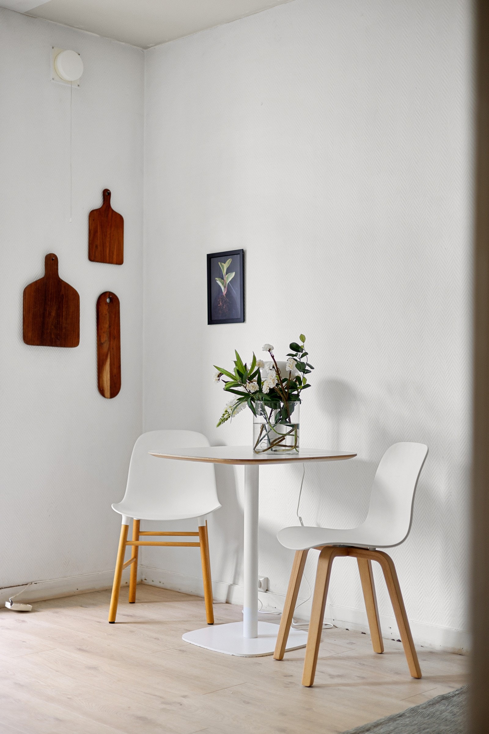Overflatene er stedvis ujevnt sparklet og har behov for ett malingsstrøk eller to. Galleribilde