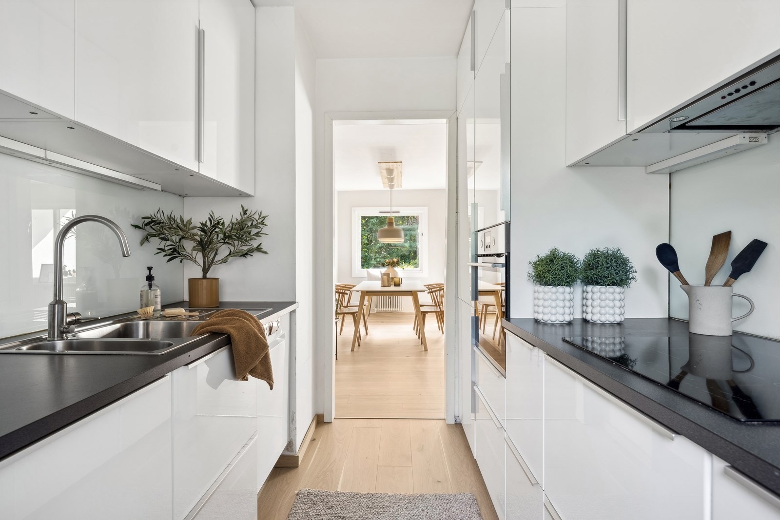 Kjøkken med innredning fra 2016/17 Galleribilde