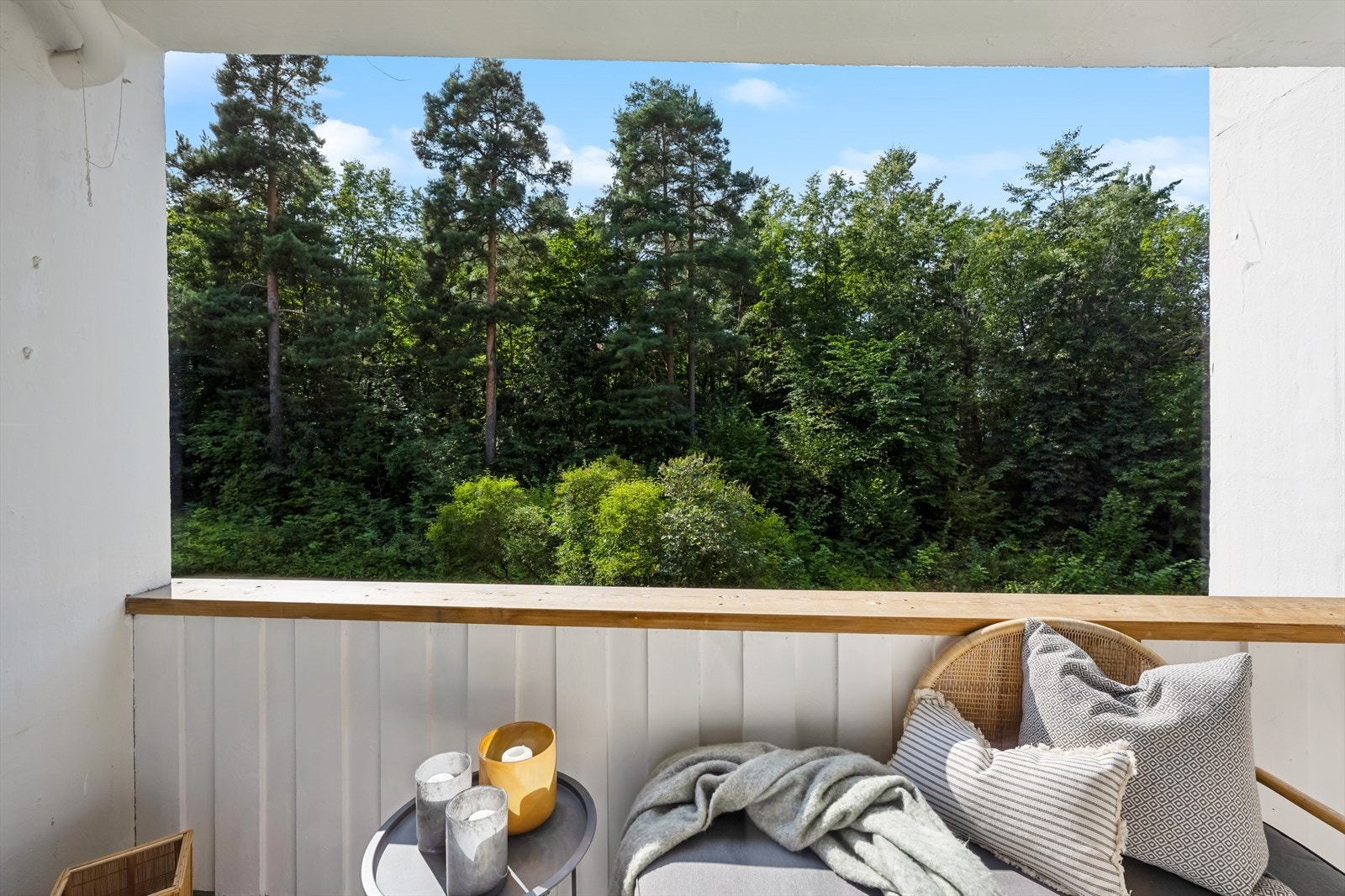 Balkongen vender mot sameiets fellesområder og har ingen innsyn. Galleribilde