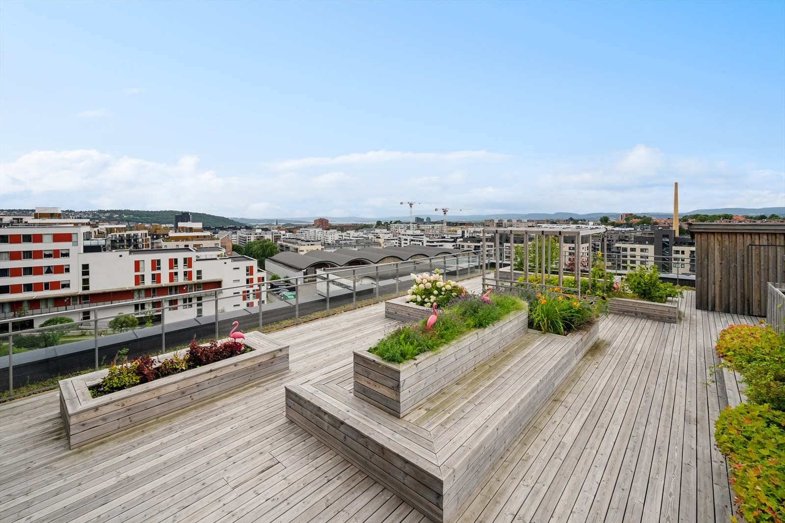 Felles takterrasse med fantastisk utsikt og solforhold Galleribilde