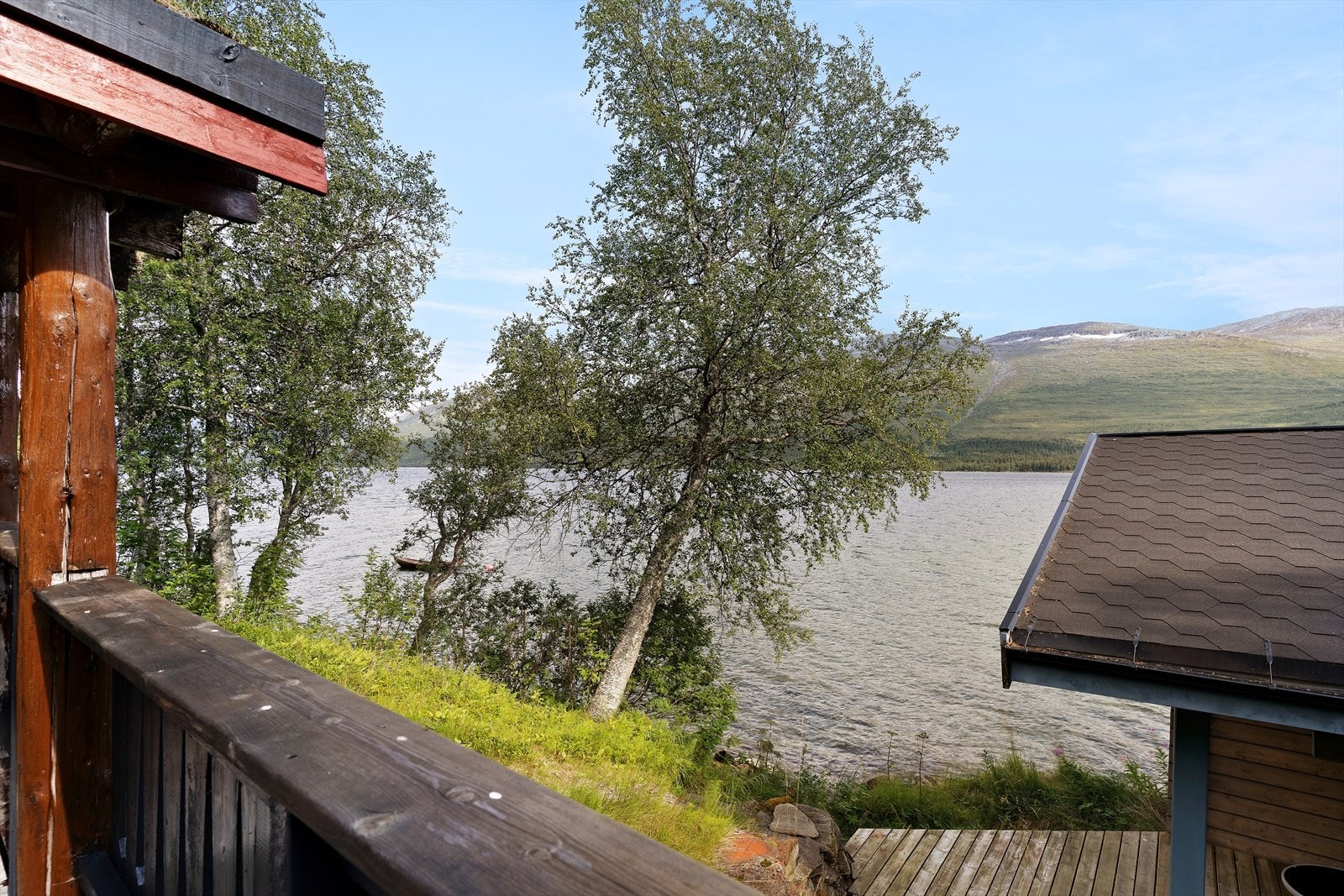 Utsikt mot vannet fra terrassen Galleribilde