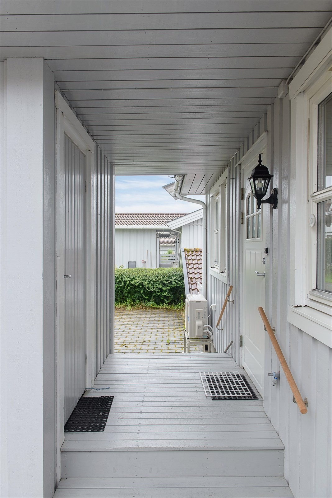 Inngang til boden vis a vis inngangsdøren. Galleribilde