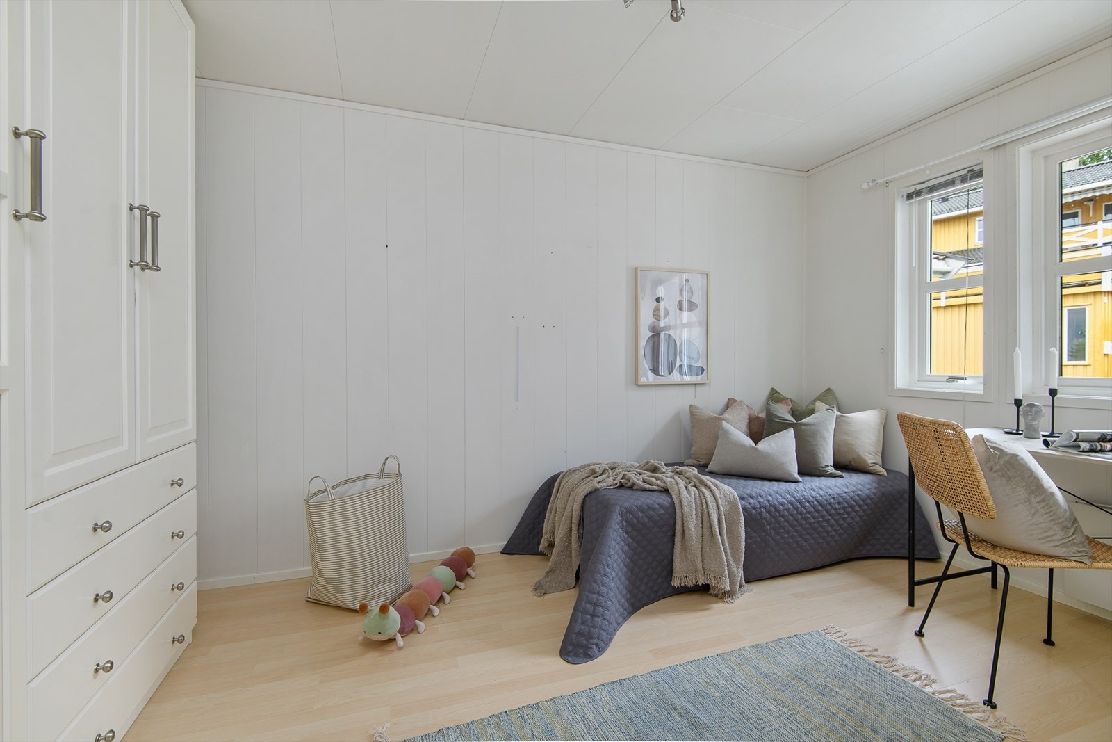 Det andre soverommet har plass til seng. Stort og godt garderobeskap også på dette rommet. Galleribilde