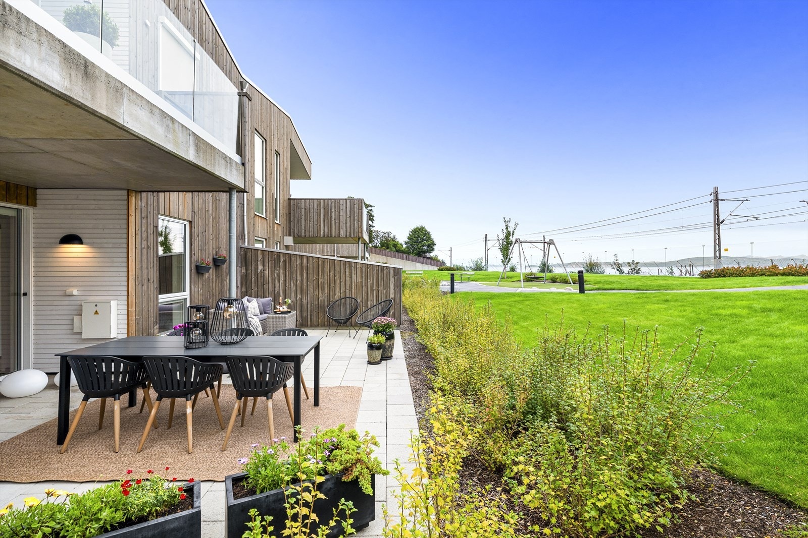 Fra stuedelen er det utgang til en herlig terrasse på ca. 36m2 som er delvis overbygg Galleribilde