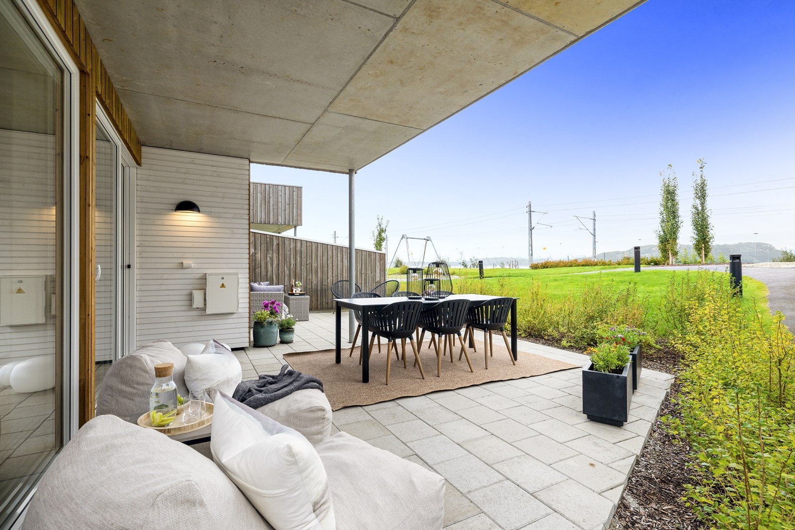 Solrikt og delvis overbygd uteområde Galleribilde