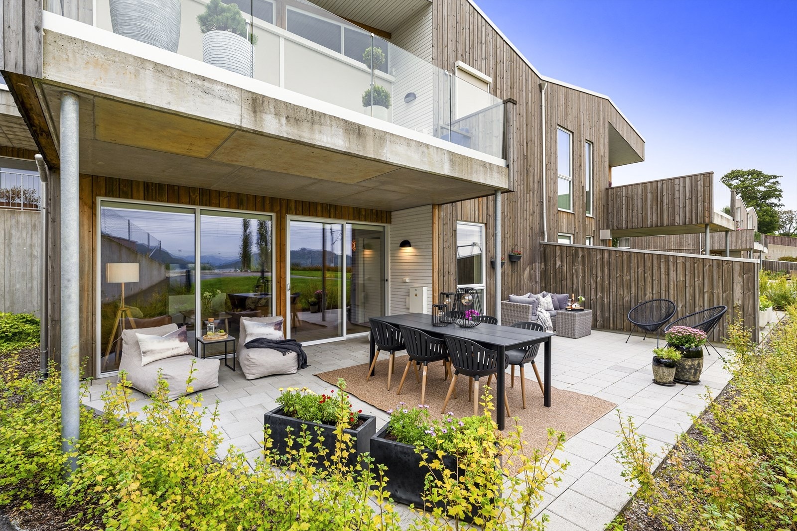 Terrassen er østvendt, perfekt for å starte dagen med en kopp kaffe på vår- og sommerstid. Galleribilde