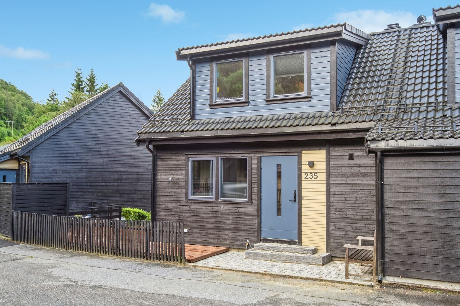 Velkommen til Stuajordet 235 - En innholdsrik, lys og luftig tomannsbolig over 3 plan. Galleribilde