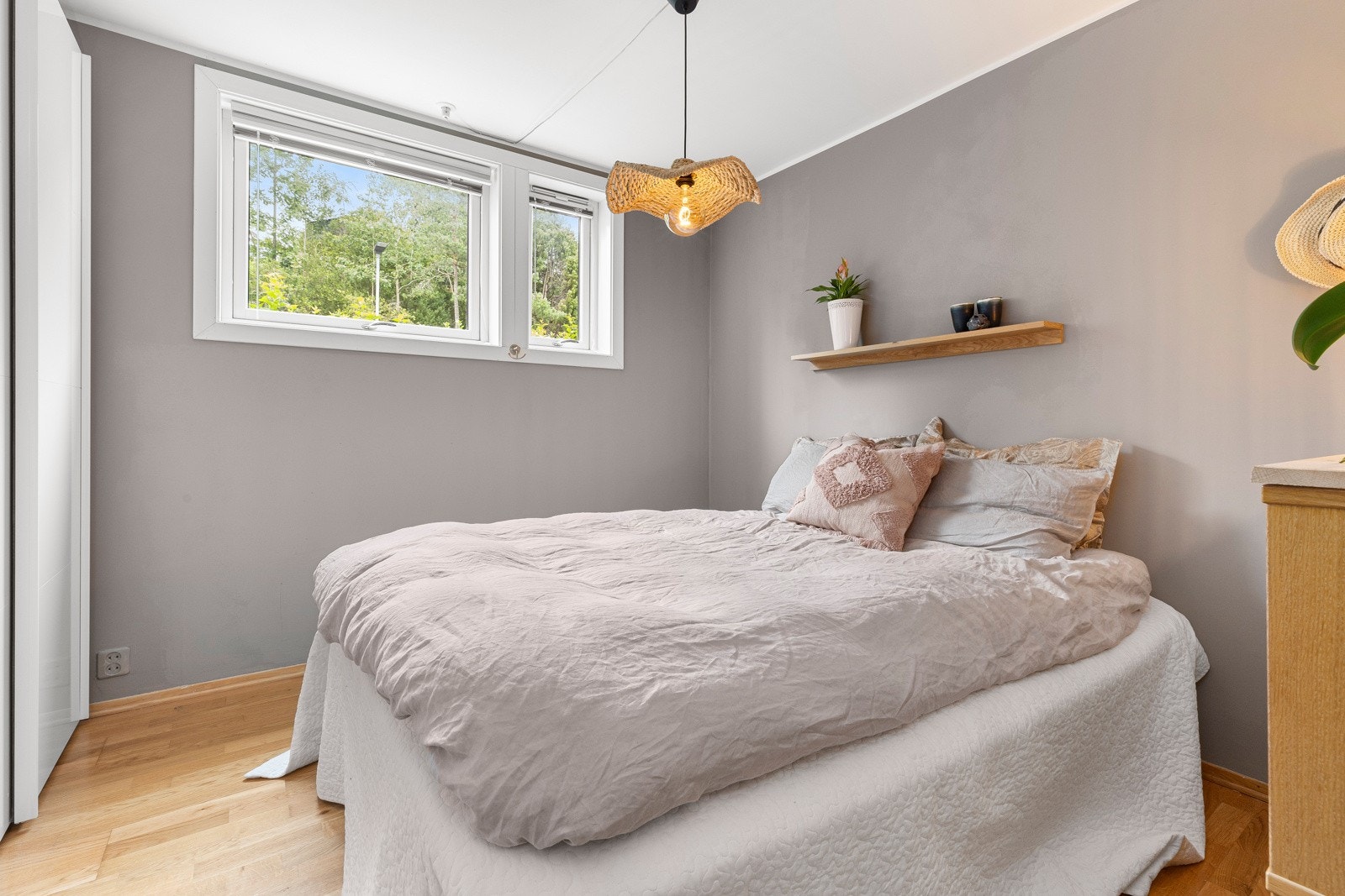 Hovedsoverom med plass til dobbeltseng Galleribilde