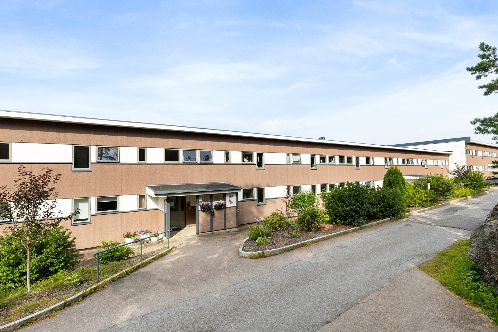 Inngangsparti fra øst Galleribilde