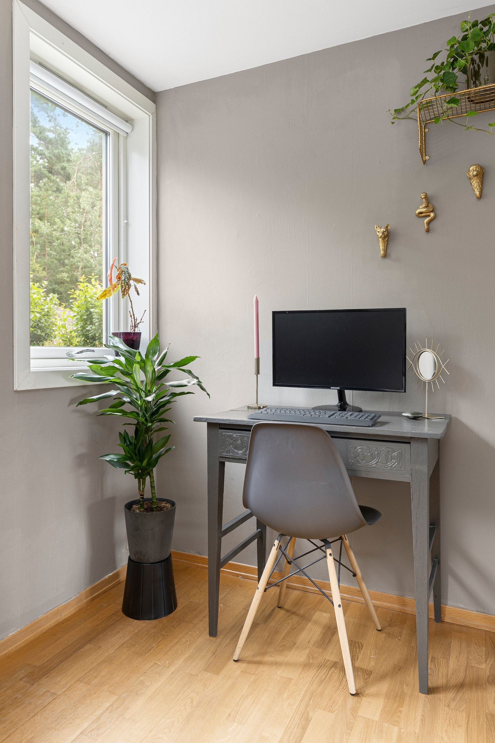 Soverom 4 med plass til arbeidsplass Galleribilde