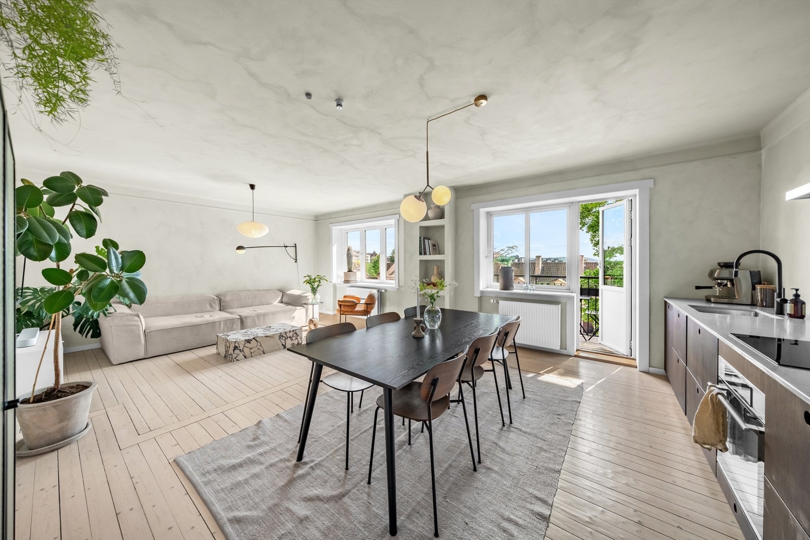 Stilren leilighet oppusset i 2021 med gjennomgående høy standard og moderne løsninger Galleribilde