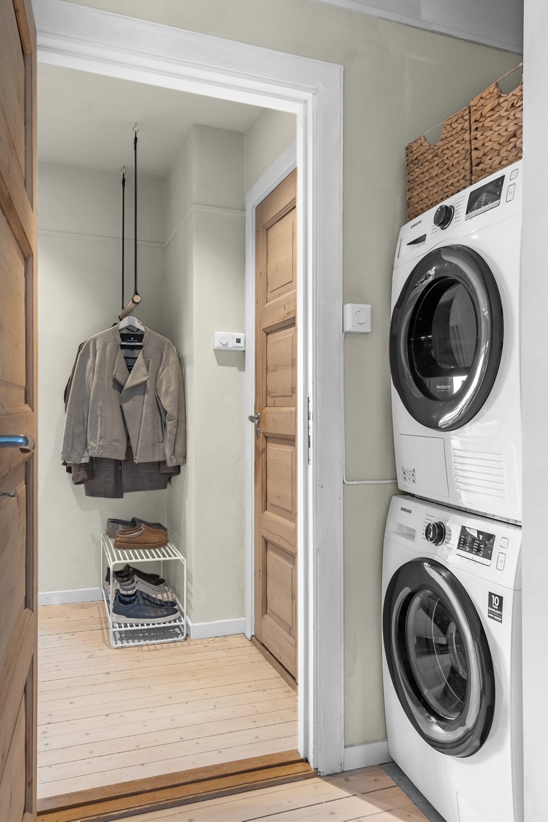 Vaskenisje på hovedsoverom - Borettslaget har også fellesvaskeri i kjeller som er kostnadsfritt ved bruk Galleribilde