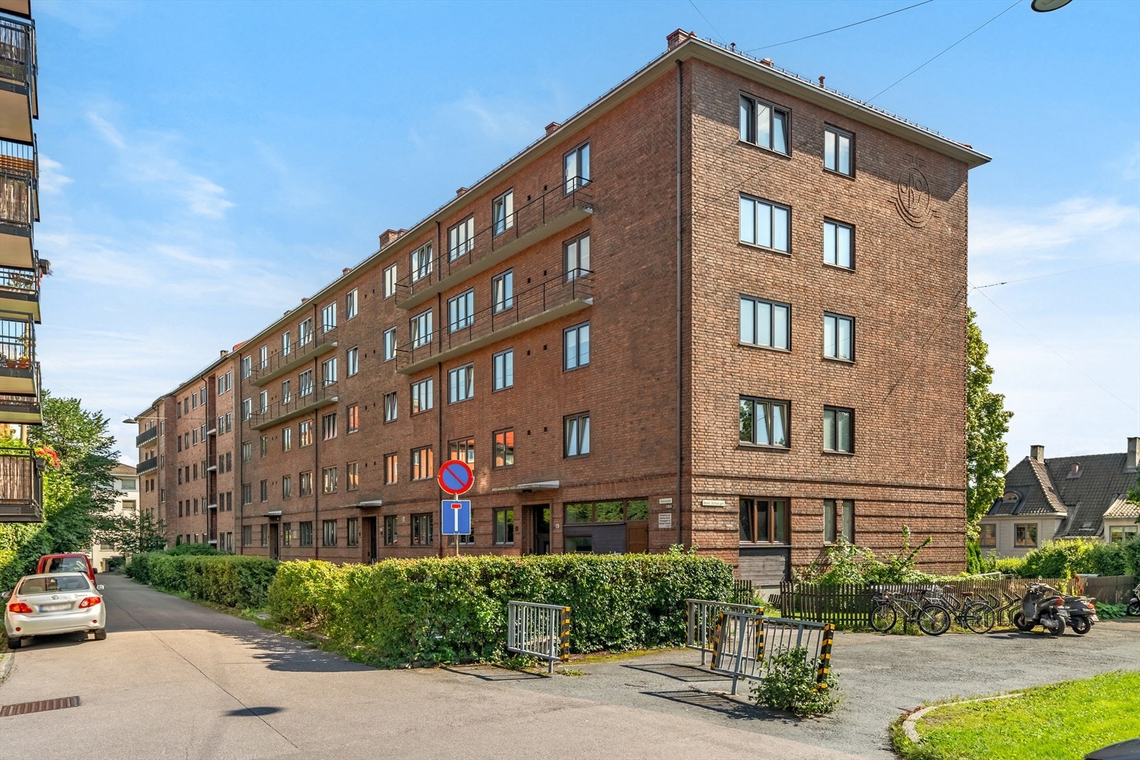 Sentral og attraktiv beliggenhet på Sagene med bussholdeplass, servicetilbud og rekreasjonsmuligheter i kort gangavstand Galleribilde