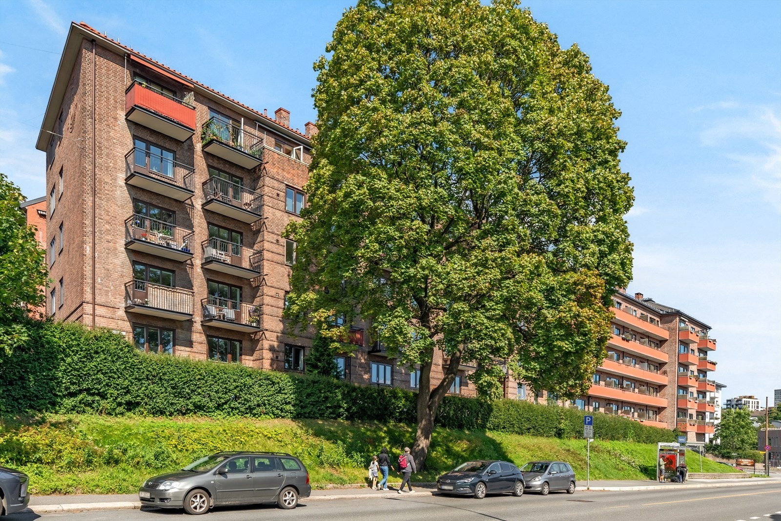 Borettslaget ligger på et høydedrag som gir gode sol- og utsiktsforhold Galleribilde