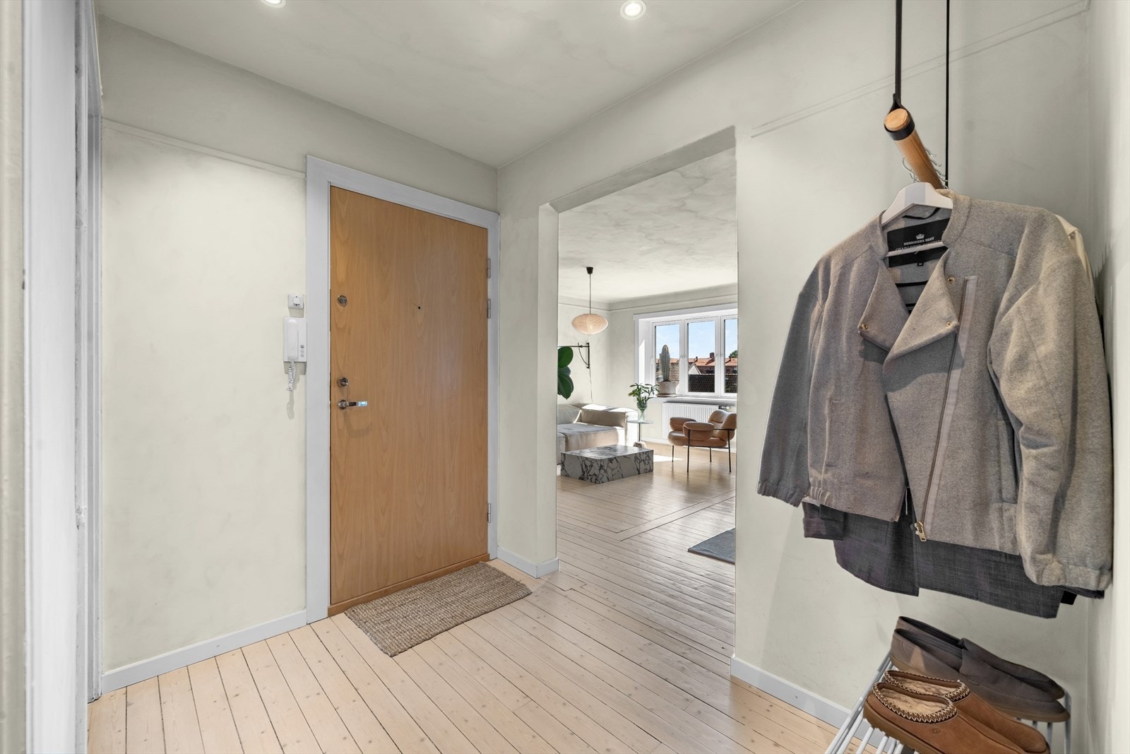 Leiligheten disponerer også to eksterne boder for ytterligere oppbevaringsplass Galleribilde