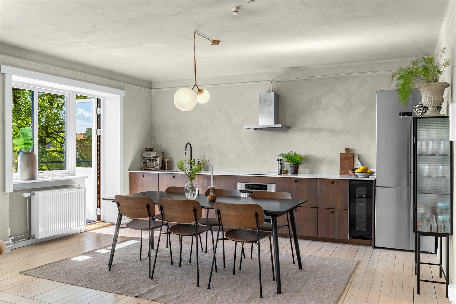 Kjøkkeninnredning (2021) med fronter fra Ask og Eng i bambus med glatte fronter - IKEA kjøkkenskrog Galleribilde