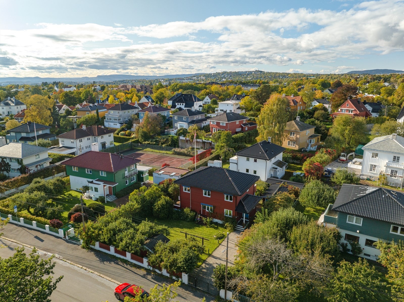 Husene har gjennomgått få endringer og de få nybyggene som har kommet er trukket ut i bakkant, et stykke unna hovedhusene og har underordnet seg disse i størrelse og utforming. Galleribilde