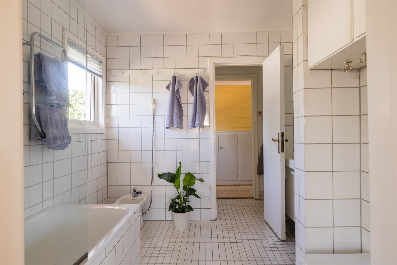 Bad oppe Galleribilde