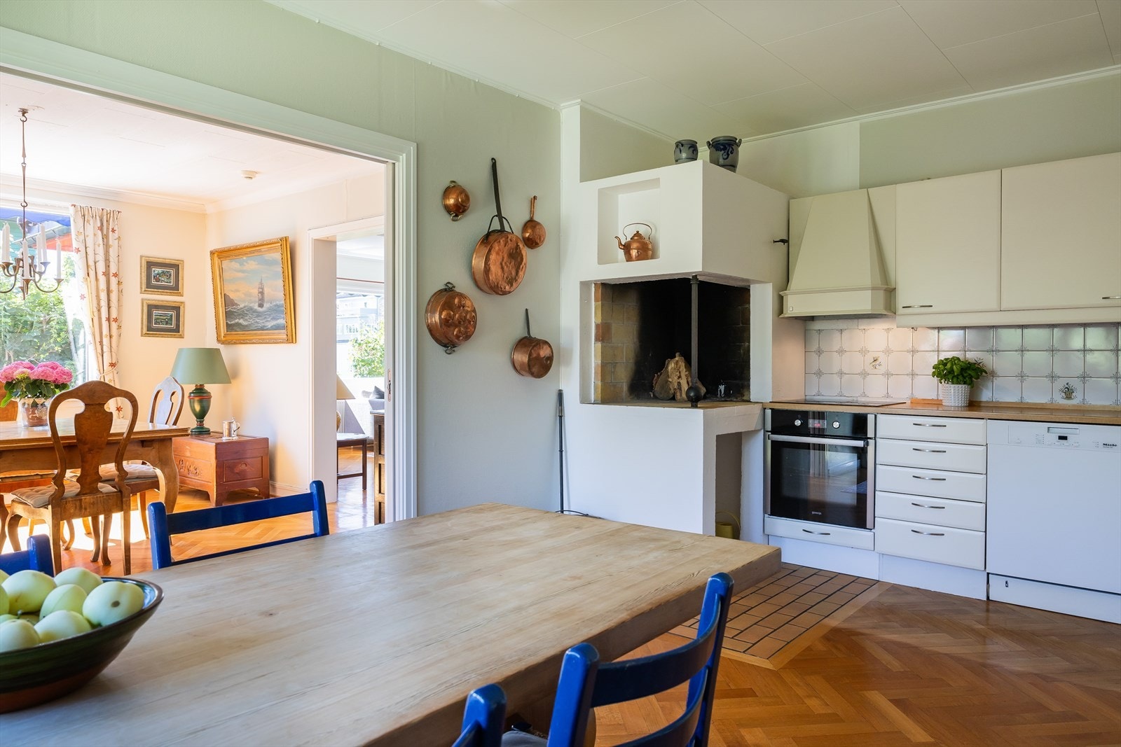 Koselig spiseplass ifm. kjøkkenet Galleribilde