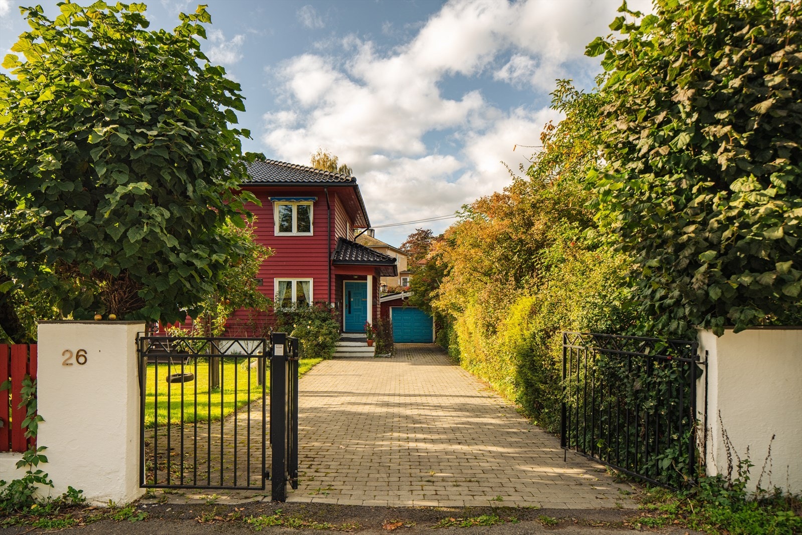 Meget barnevennlig, inngjerdet tomt på hele 1 104 kvm Galleribilde