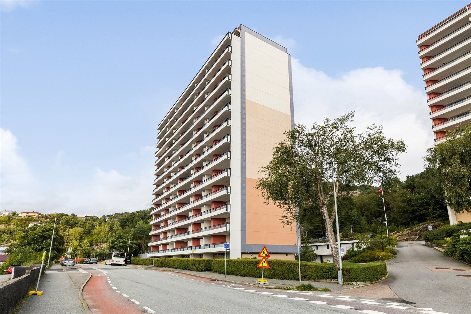 Boligens fasade. Lønborg borettslag består av 183 andeler. Galleribilde