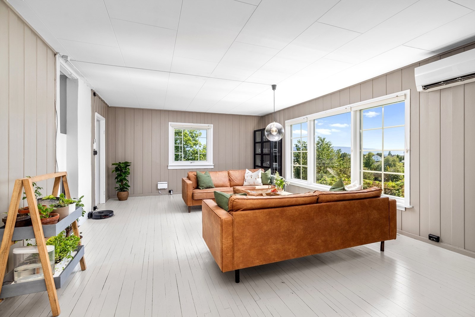 Huset er oppgradert og oppusset, men det er bevart det historiske preget som gir huset en god sjel. Galleribilde