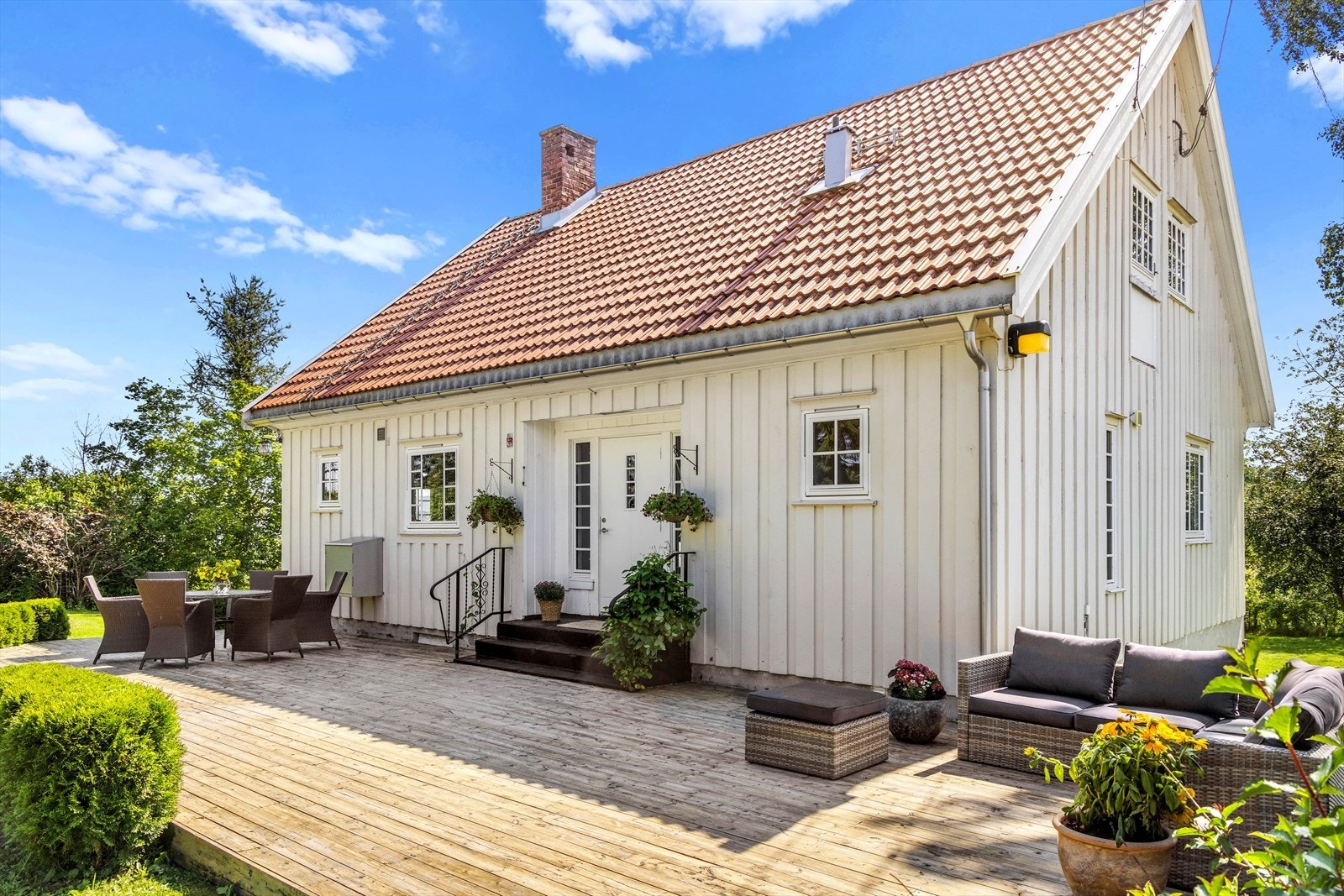 Taket, med renner og beslag er av nyere dato. Galleribilde