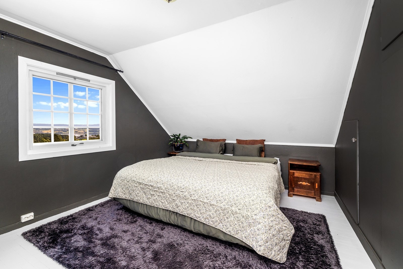 Soverom 3 har fint gulvareal og nyere vindu. Galleribilde