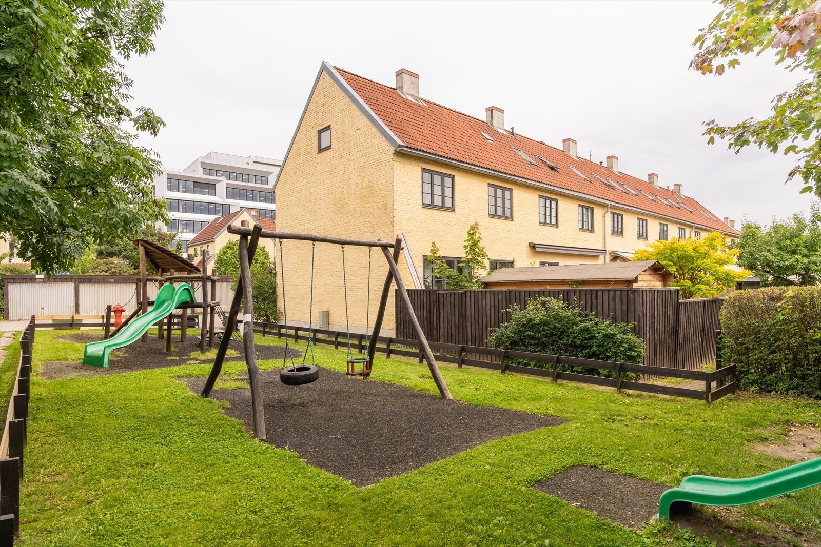 Felles lekeplass på fellesområde i borettslaget Galleribilde