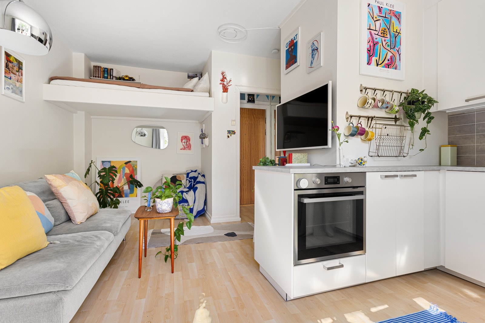 Kjøkkenet ligger i en fin åpen og sosial løsning med stuen. Galleribilde