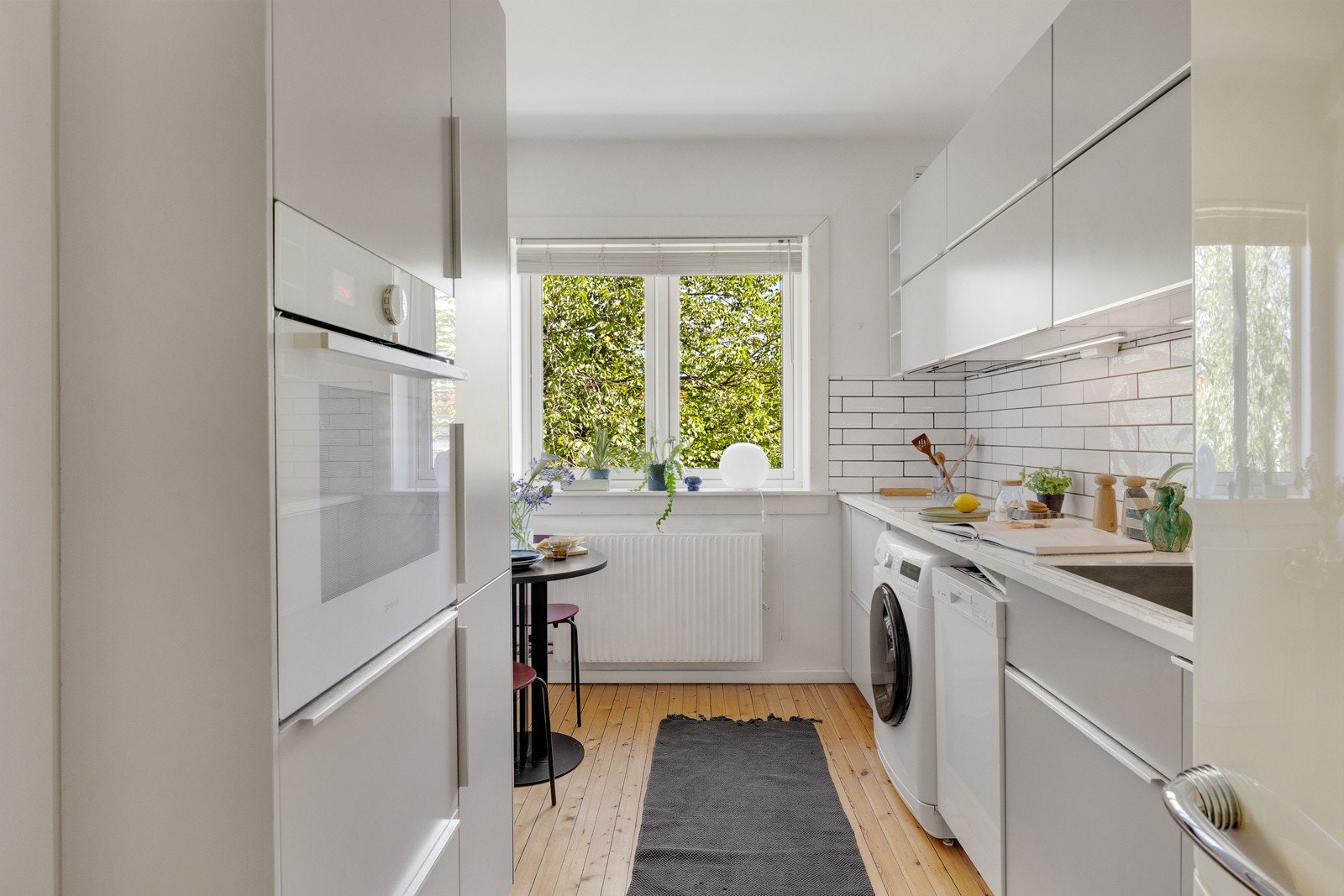 Leiligheten har et separat og koselig kjøkken fra 2015. Galleribilde