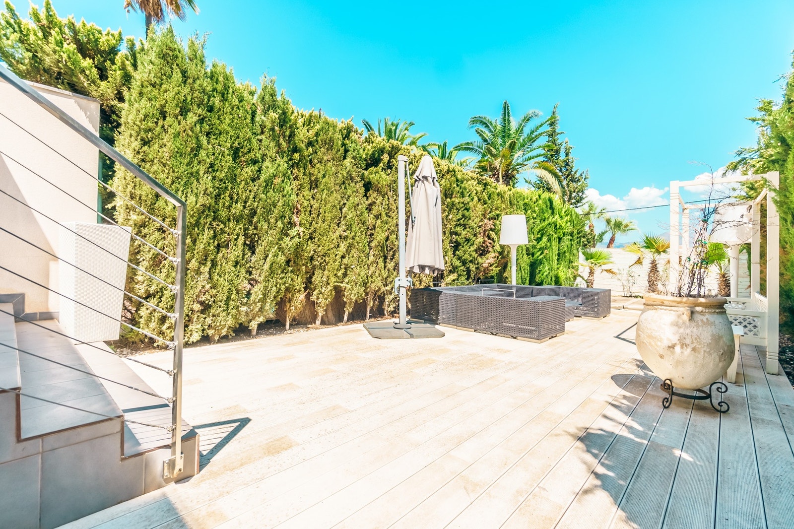 Usjenert bakhage med mulighet til å lage basseng Galleribilde