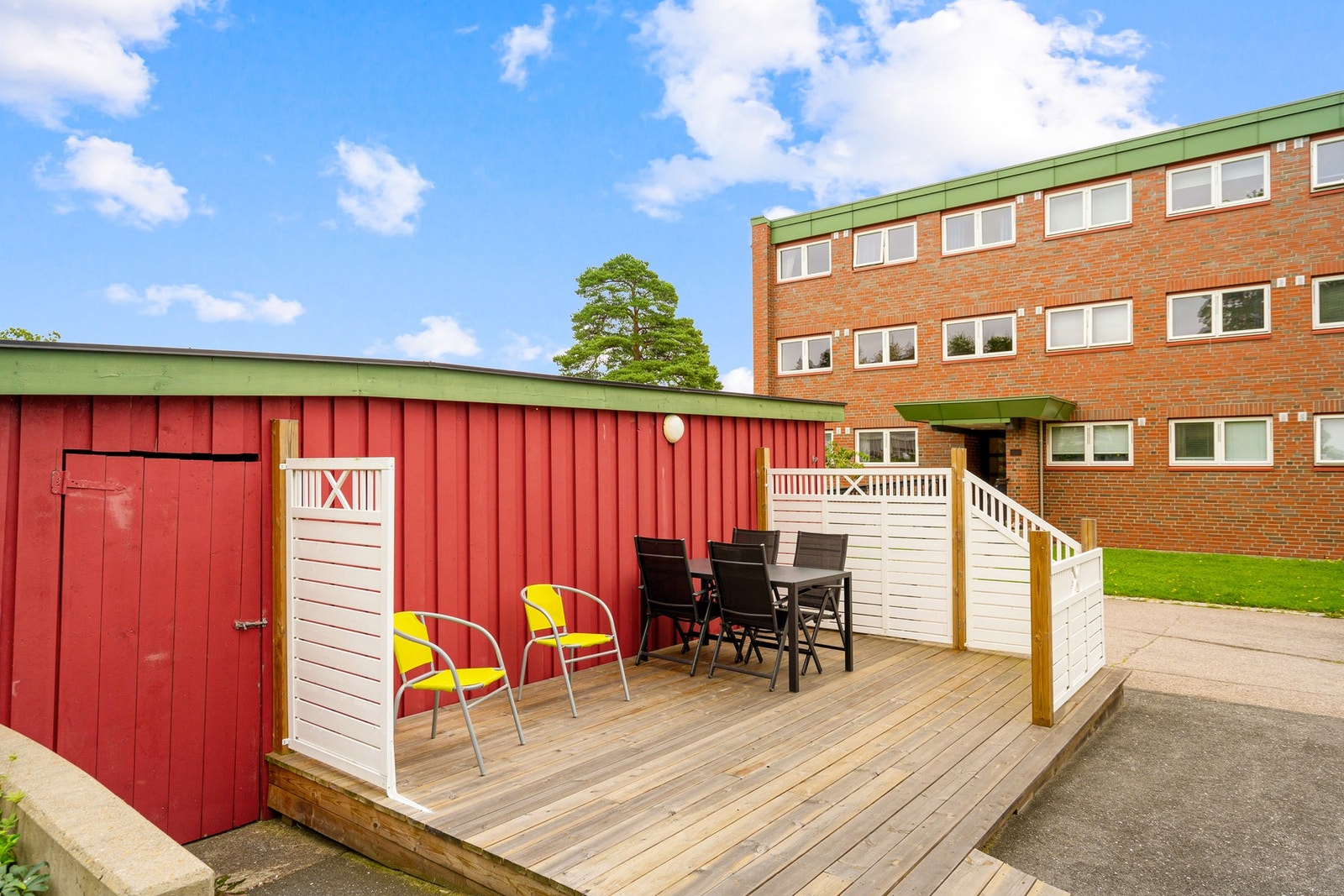 Felles uteplass Galleribilde