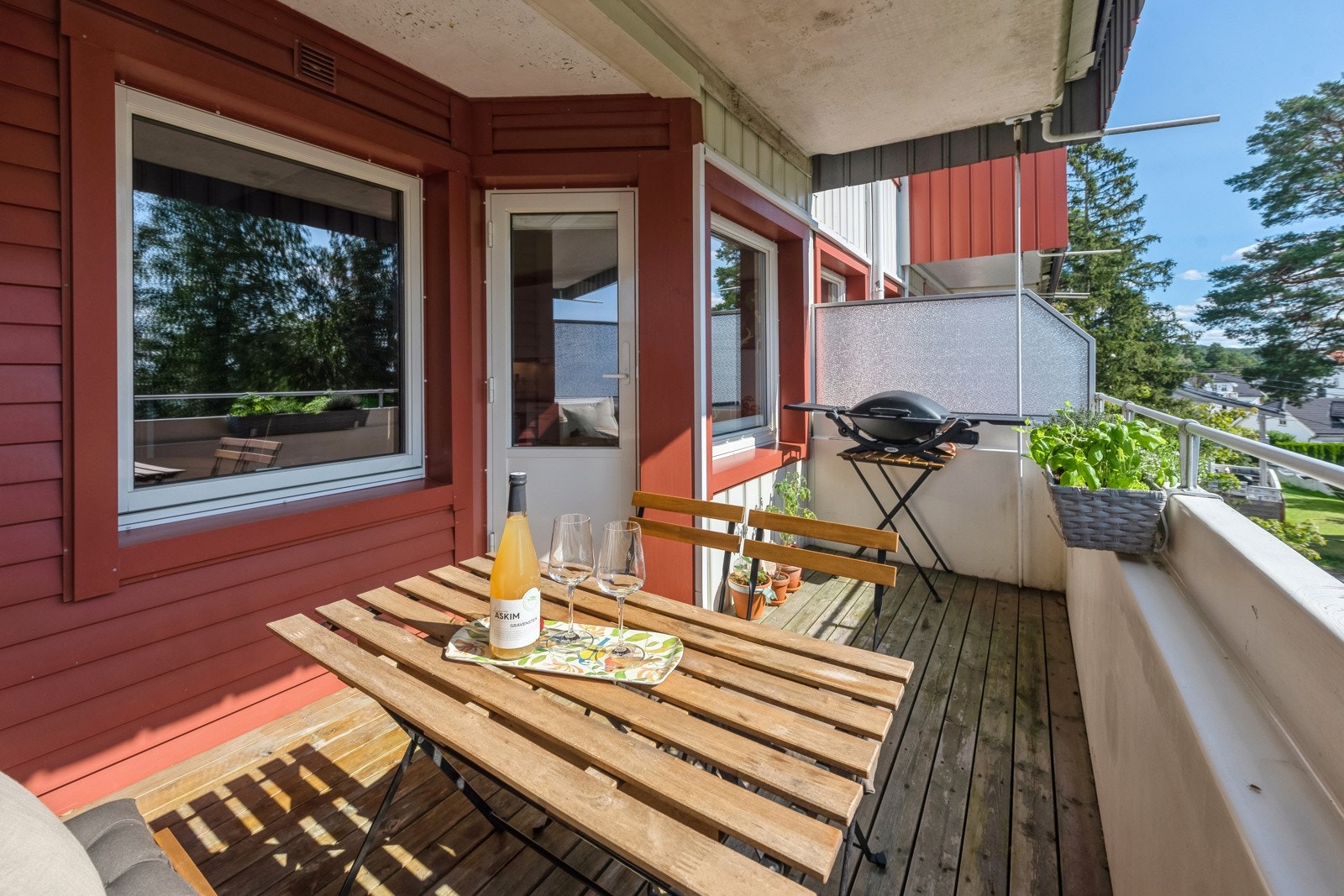 God plass til hagemøbler og grill. Galleribilde