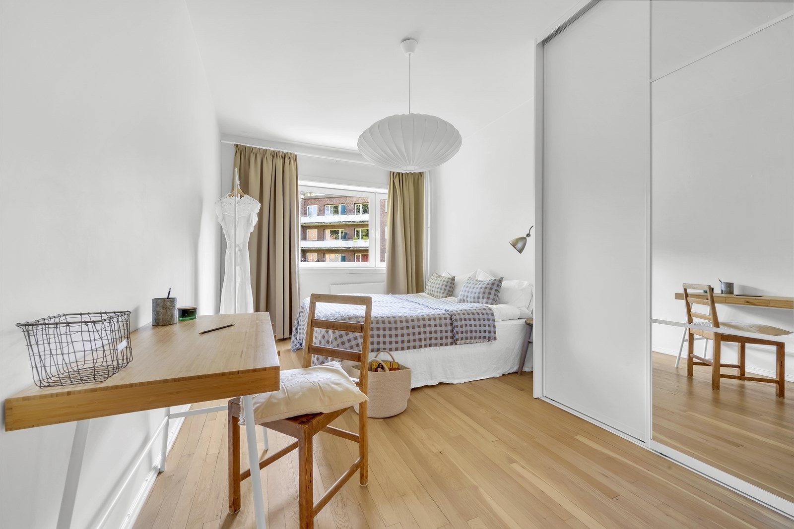 Leiligheten har to gode soverom vendt mot bakgård Galleribilde