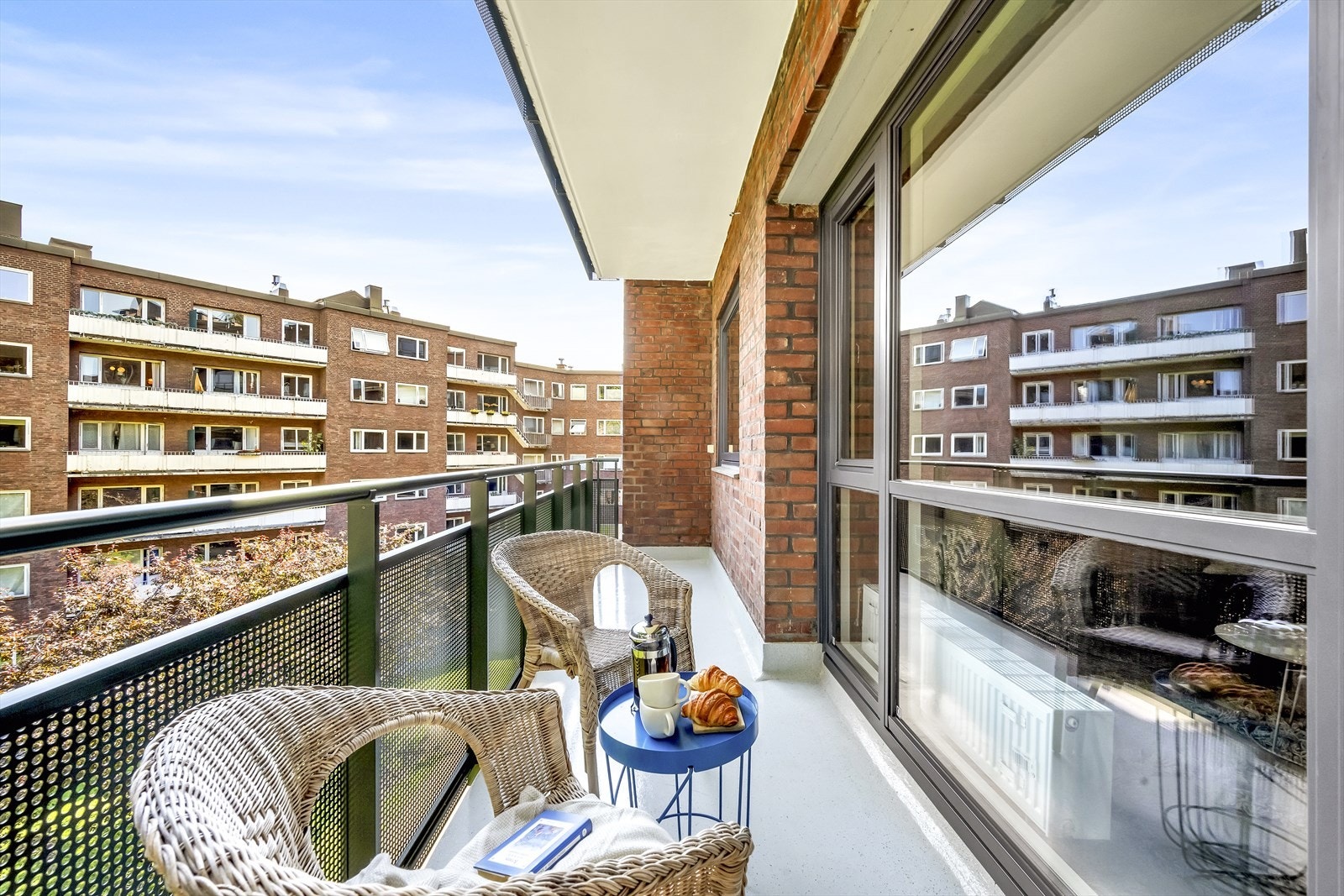 Nordøstvendt balkong på 7 kvm. med utgang fra stue Galleribilde