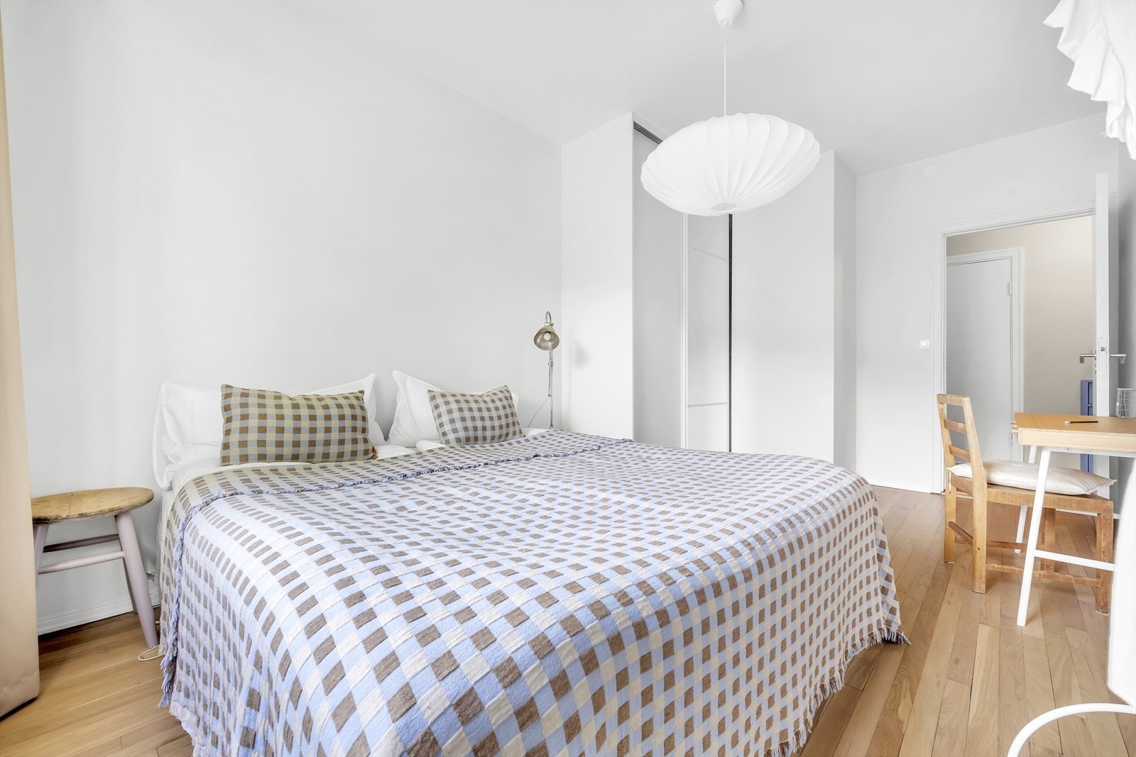 Rommet har i tillegg plass til skrivebord Galleribilde