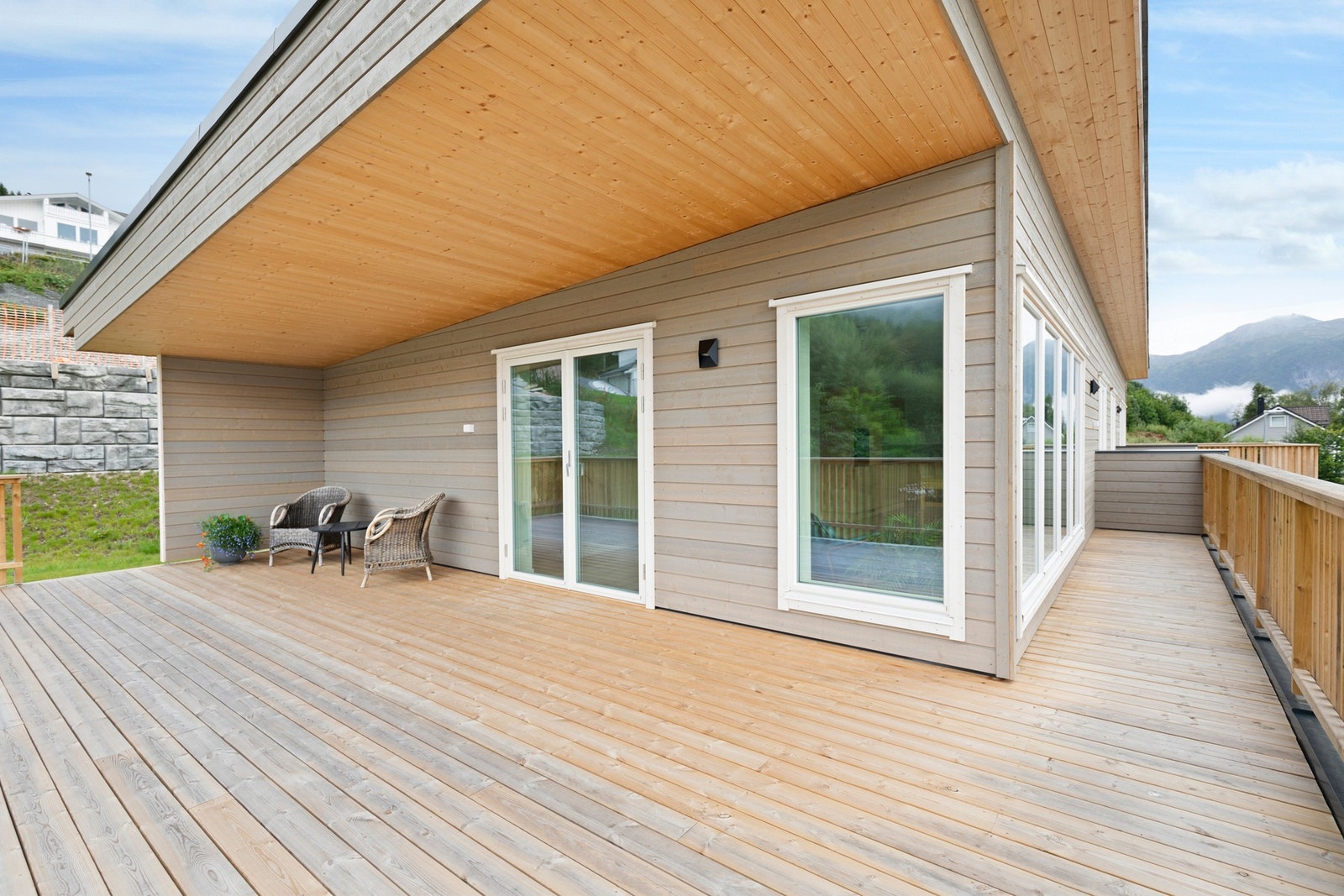 Verandaen går også på boligens fremside Galleribilde