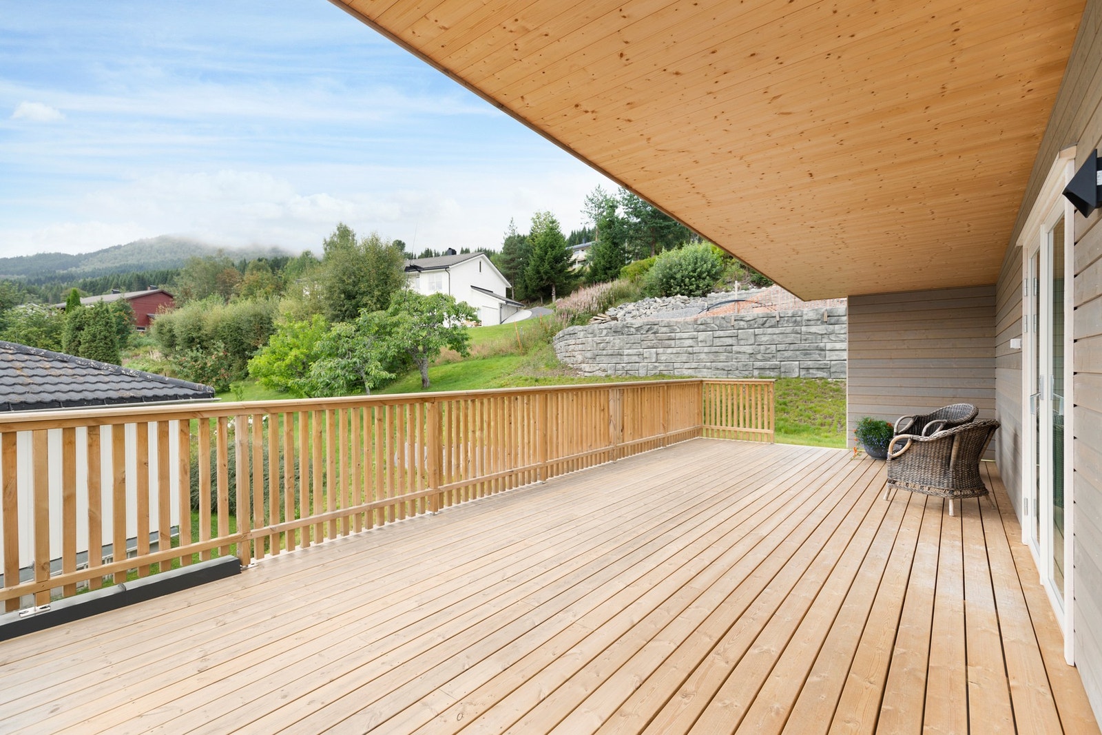 Det er også adkomst til bak boligen Galleribilde