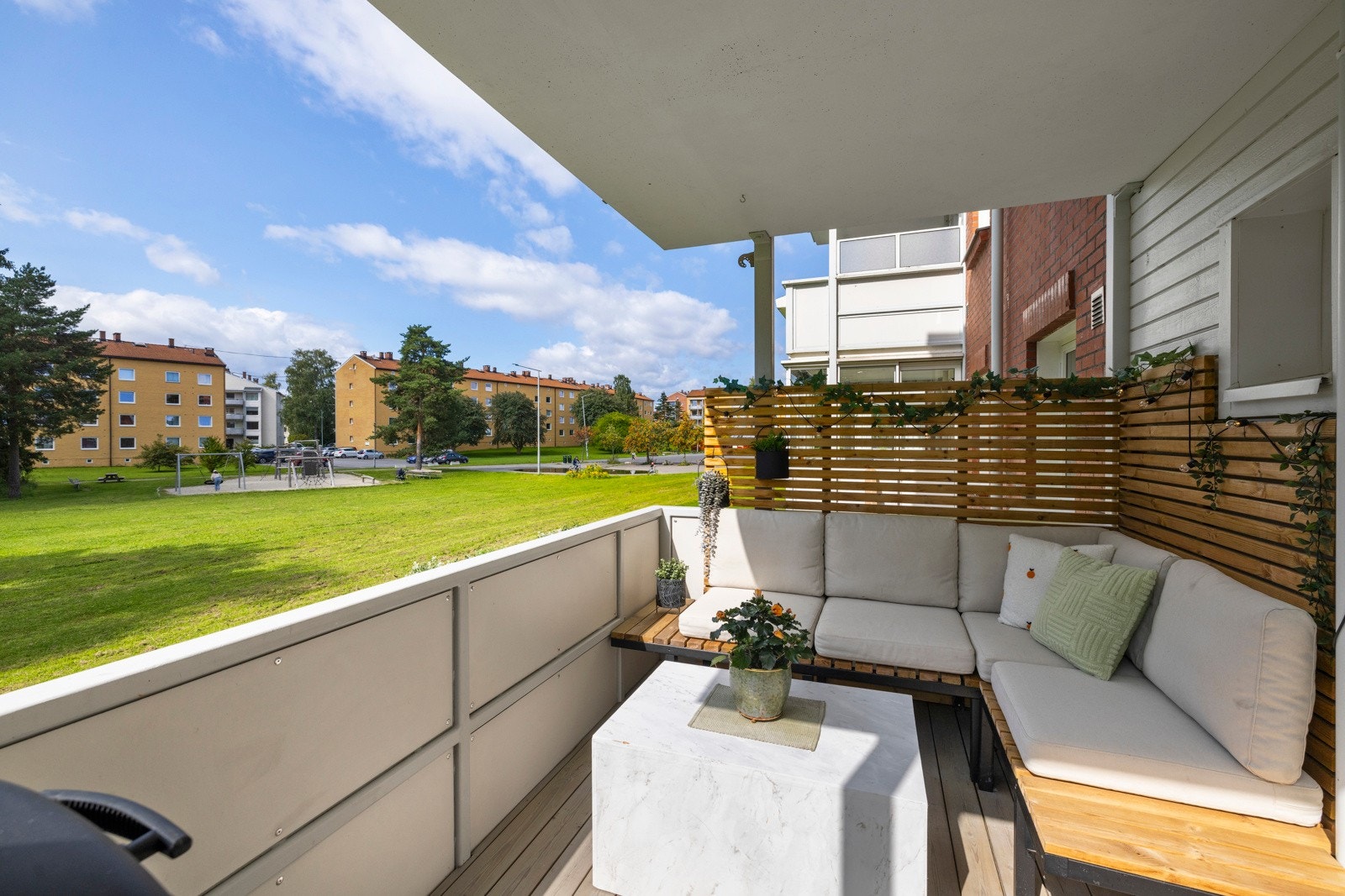 - God plass til sittegruppe og grill - Galleribilde