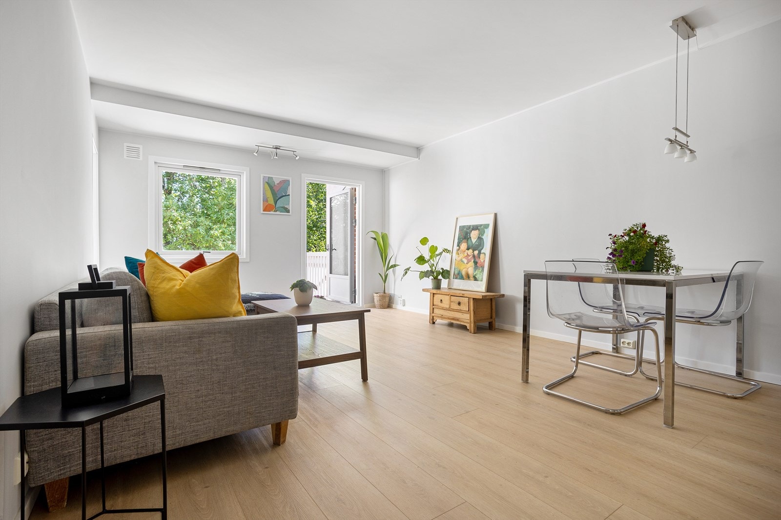 Helt nytt laminatgulv lagt i sommer. Galleribilde